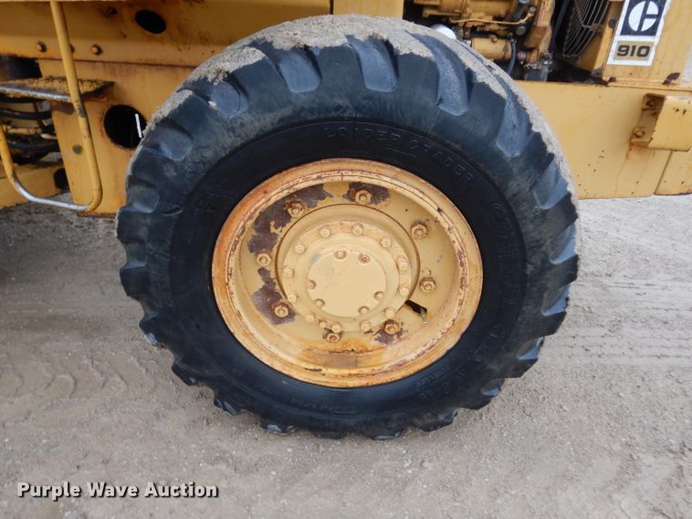 image for item DG6483 1977 Caterpillar 910  wheel loader