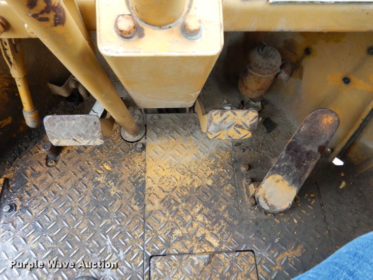 image for item DG6483 1977 Caterpillar 910  wheel loader