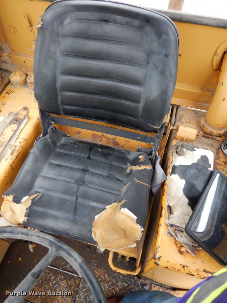 image for item DG6483 1977 Caterpillar 910  wheel loader