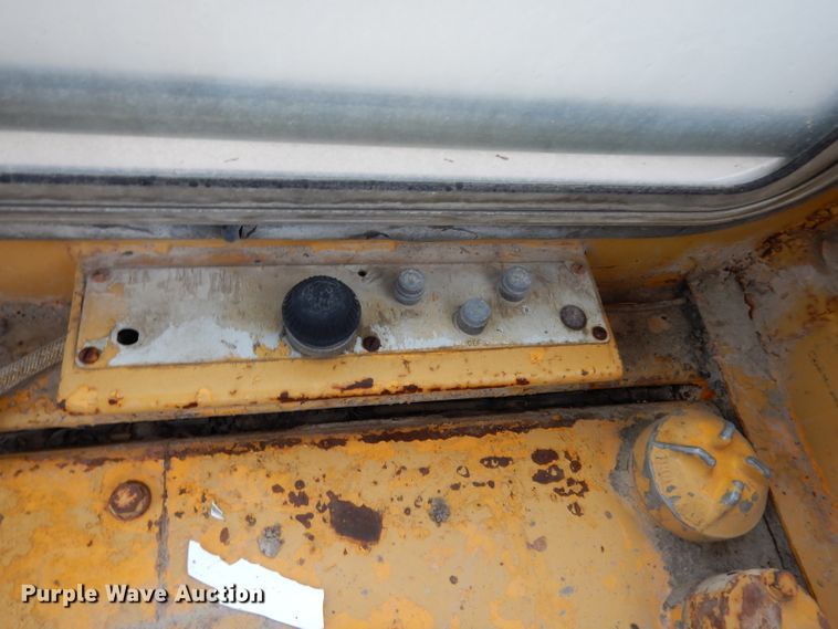 image for item DG6483 1977 Caterpillar 910  wheel loader