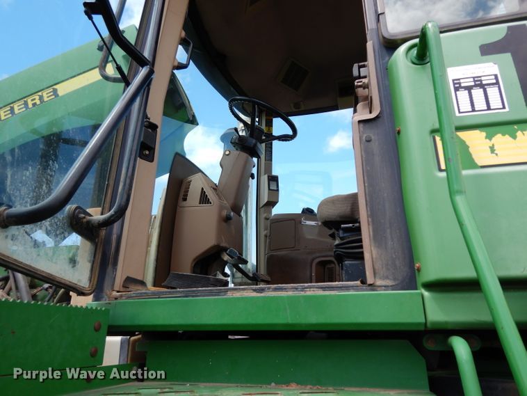 image for item DG6773 2000 John Deere 9400  4WD tractor