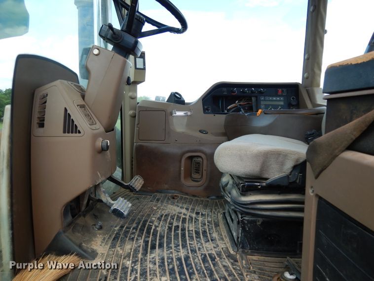 image for item DG6773 2000 John Deere 9400  4WD tractor