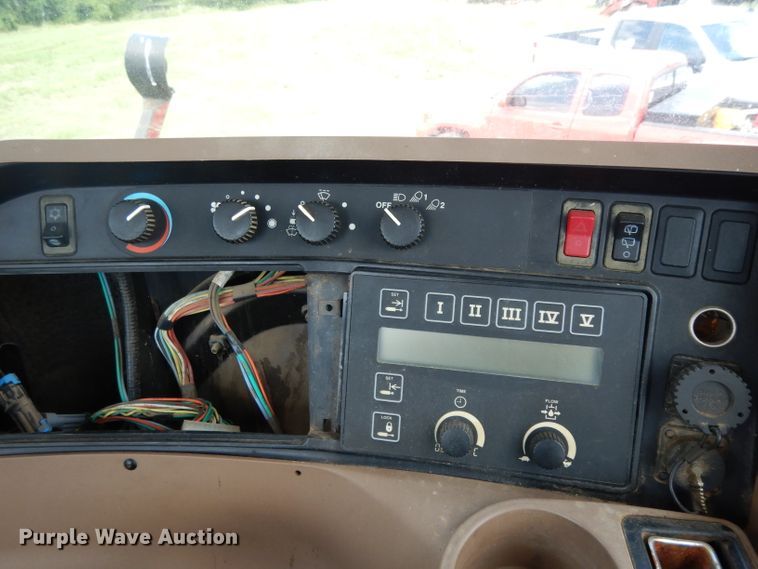 image for item DG6773 2000 John Deere 9400  4WD tractor