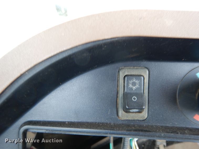 image for item DG6773 2000 John Deere 9400  4WD tractor