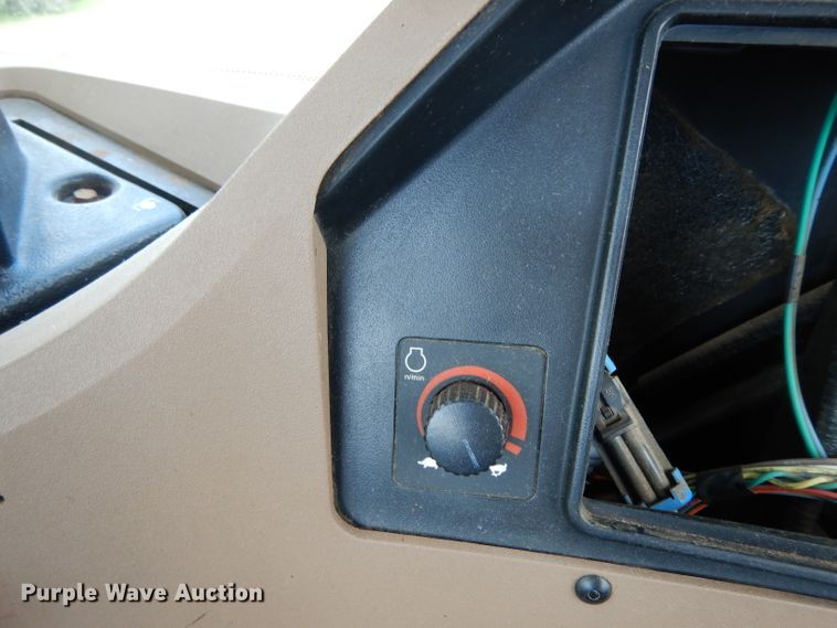 image for item DG6773 2000 John Deere 9400  4WD tractor