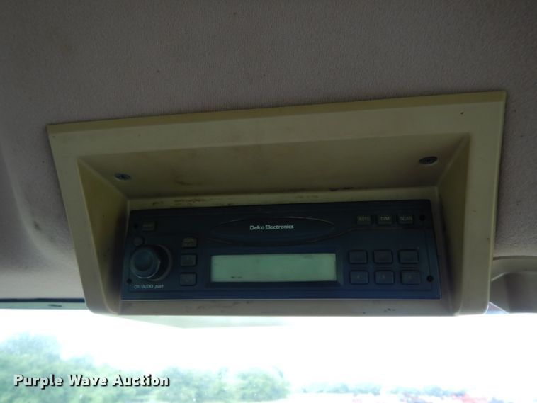 image for item DG6773 2000 John Deere 9400  4WD tractor