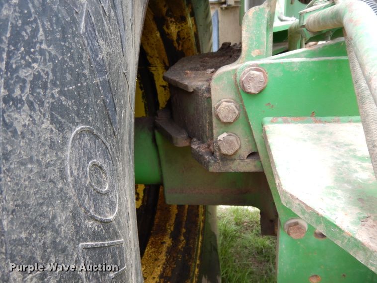 image for item DG6773 2000 John Deere 9400  4WD tractor