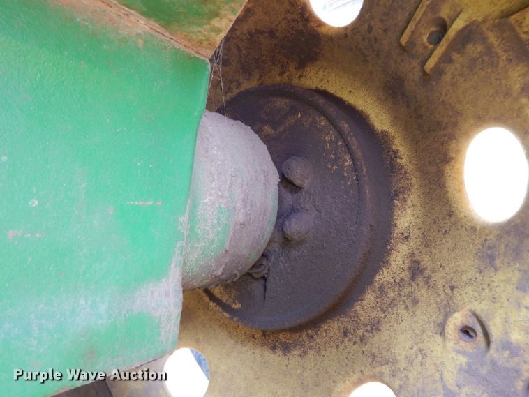 image for item DG6773 2000 John Deere 9400  4WD tractor