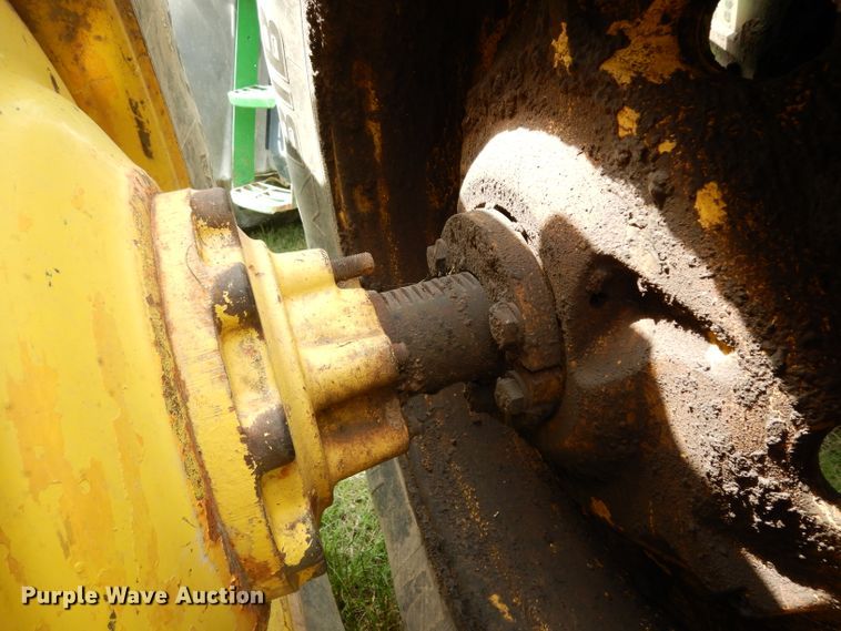 image for item DG6773 2000 John Deere 9400  4WD tractor