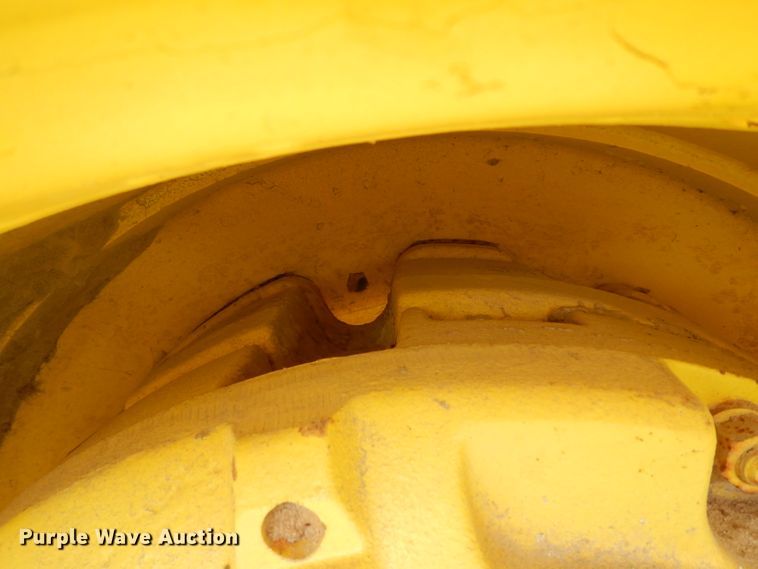 image for item DG6773 2000 John Deere 9400  4WD tractor