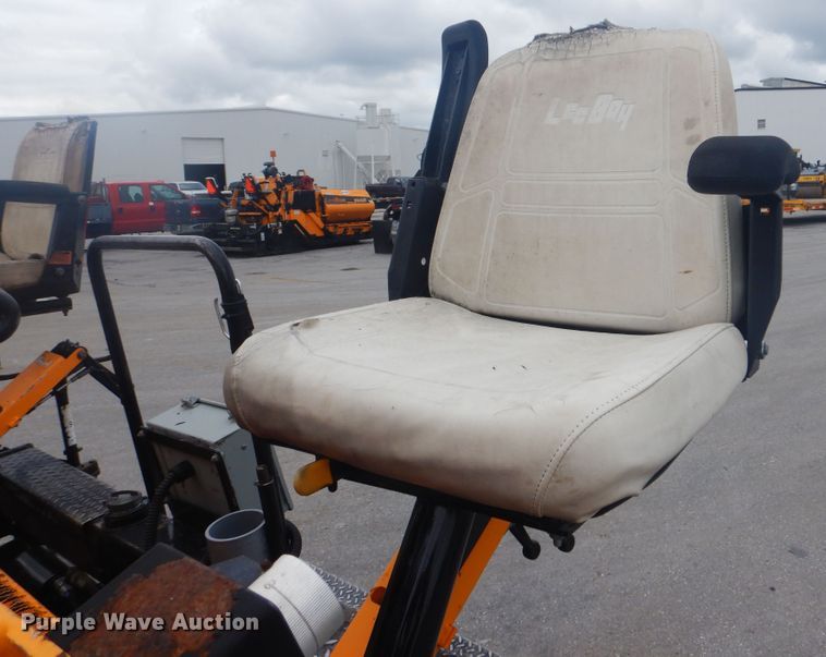 image for item DG8604 2013 Lee Boy 8510B  paver