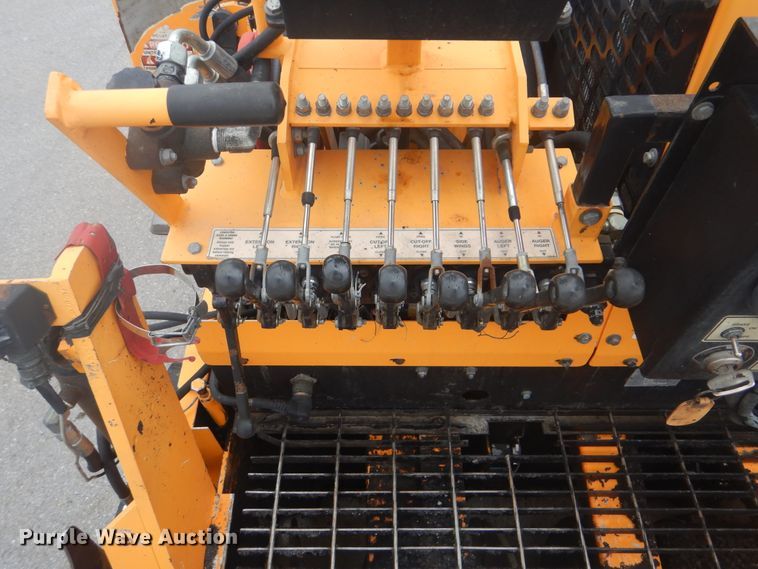 image for item DG8604 2013 Lee Boy 8510B  paver