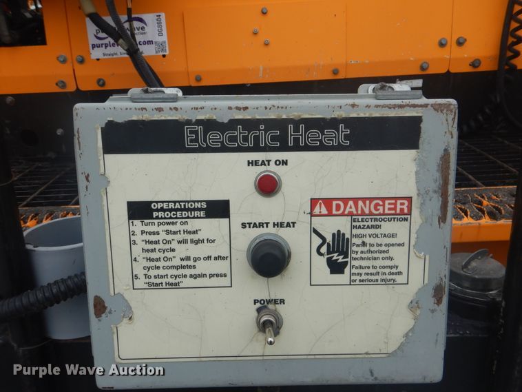 image for item DG8604 2013 Lee Boy 8510B  paver