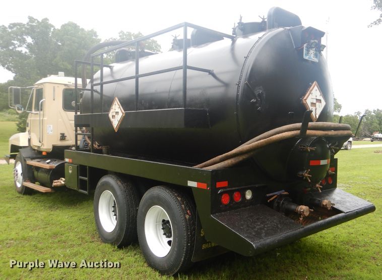 image for item DG8607 2000 Mack CH613  tank truck