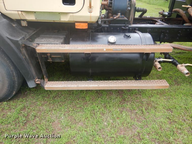 image for item DG8607 2000 Mack CH613  tank truck