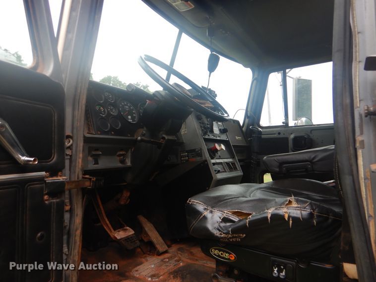 image for item DG8607 2000 Mack CH613  tank truck