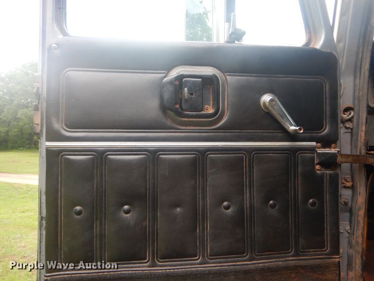 image for item DG8607 2000 Mack CH613  tank truck