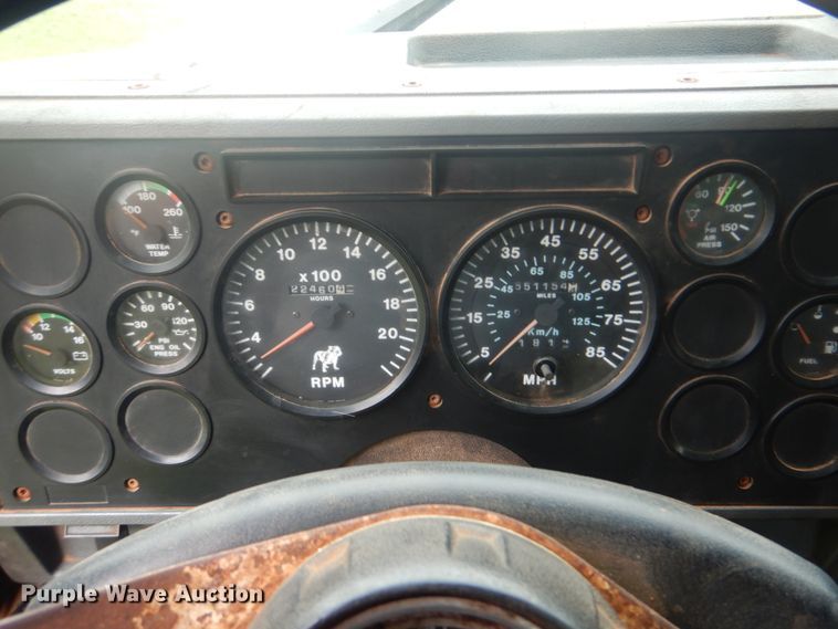 image for item DG8607 2000 Mack CH613  tank truck