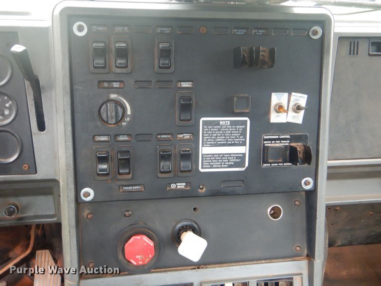 image for item DG8607 2000 Mack CH613  tank truck