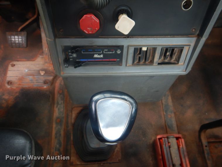 image for item DG8607 2000 Mack CH613  tank truck