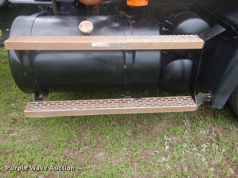 image for item DG8607 2000 Mack CH613  tank truck