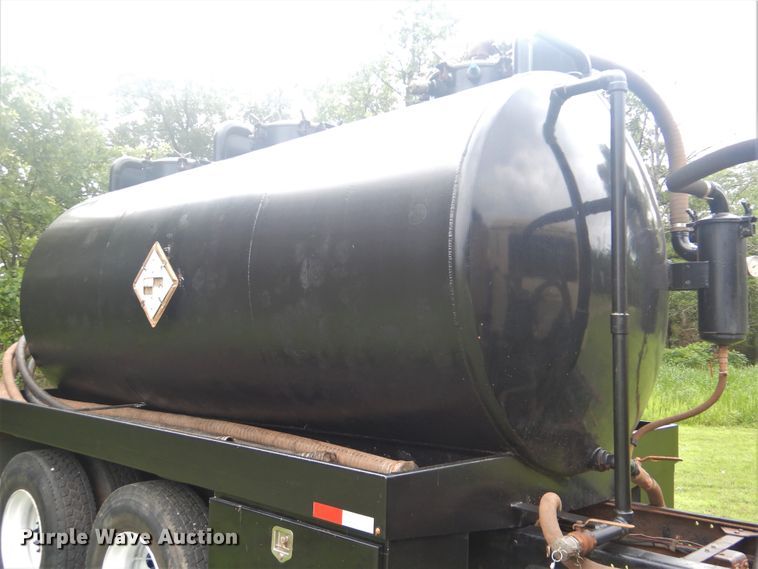 image for item DG8607 2000 Mack CH613  tank truck