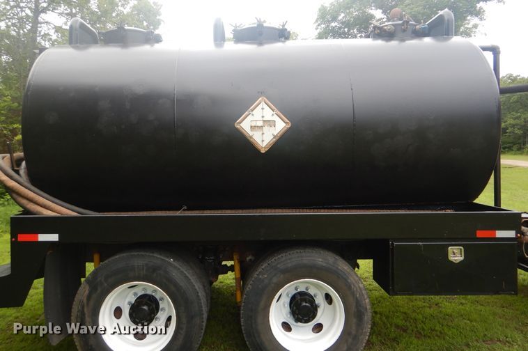 image for item DG8607 2000 Mack CH613  tank truck