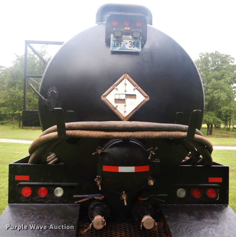 image for item DG8607 2000 Mack CH613  tank truck