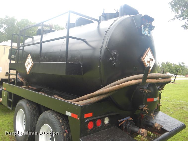 image for item DG8607 2000 Mack CH613  tank truck