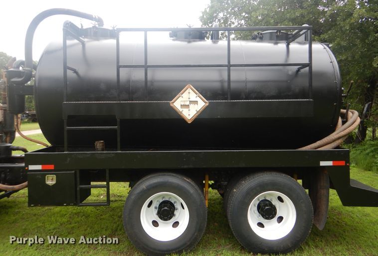 image for item DG8607 2000 Mack CH613  tank truck