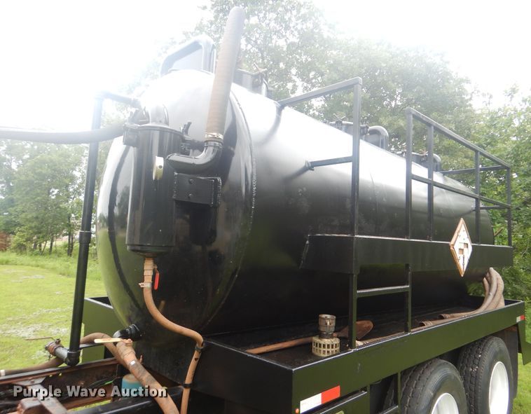 image for item DG8607 2000 Mack CH613  tank truck