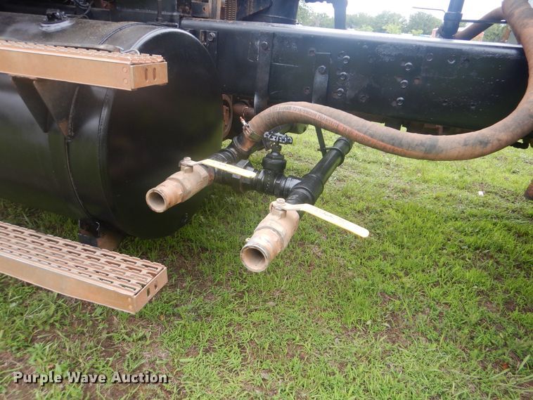 image for item DG8607 2000 Mack CH613  tank truck