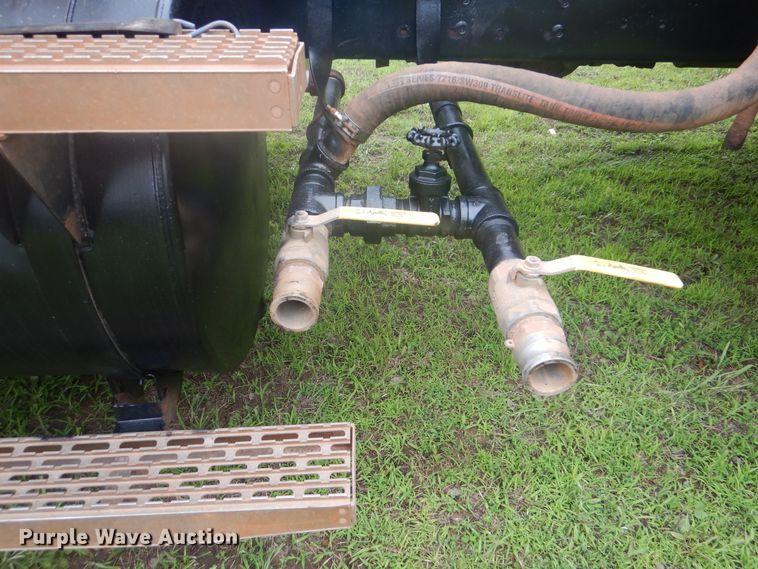 image for item DG8607 2000 Mack CH613  tank truck