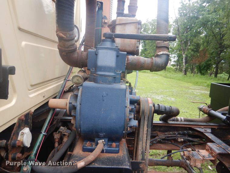 image for item DG8607 2000 Mack CH613  tank truck