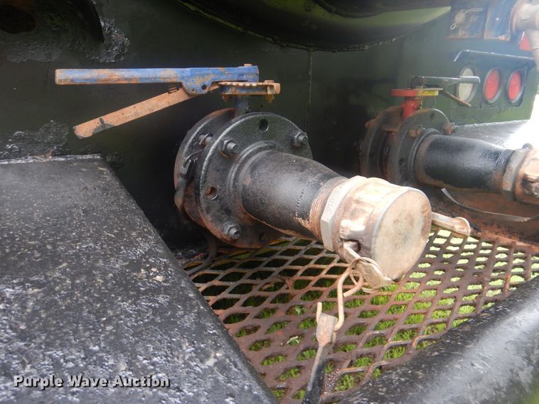 image for item DG8607 2000 Mack CH613  tank truck