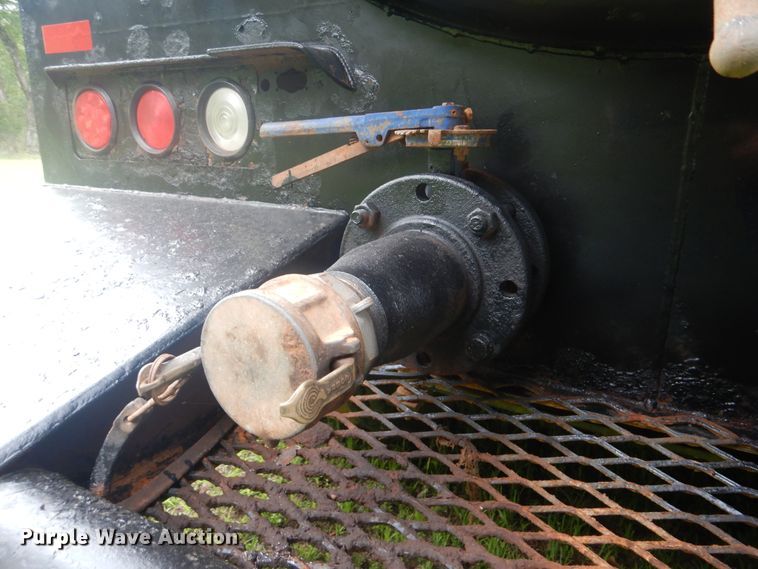 image for item DG8607 2000 Mack CH613  tank truck