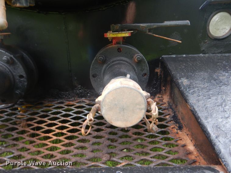 image for item DG8607 2000 Mack CH613  tank truck