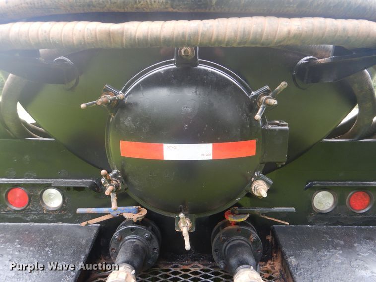 image for item DG8607 2000 Mack CH613  tank truck