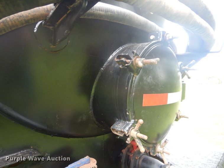 image for item DG8607 2000 Mack CH613  tank truck