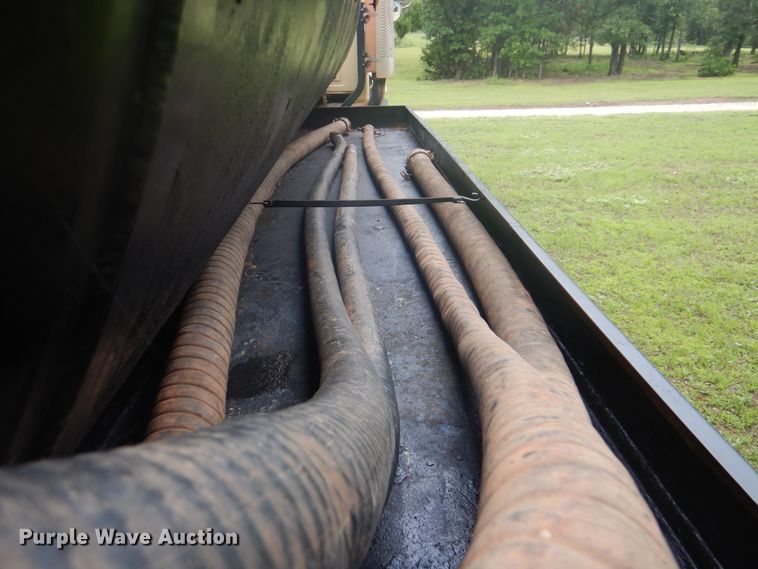 image for item DG8607 2000 Mack CH613  tank truck