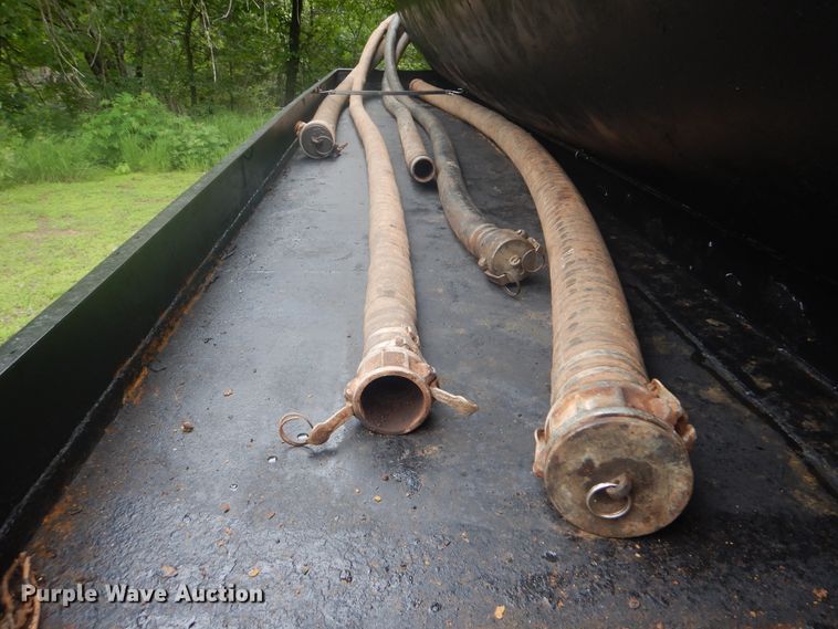 image for item DG8607 2000 Mack CH613  tank truck