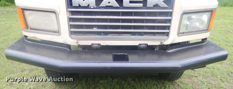 image for item DG8607 2000 Mack CH613  tank truck