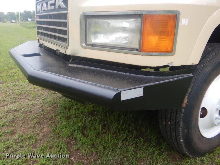 image for item DG8607 2000 Mack CH613  tank truck