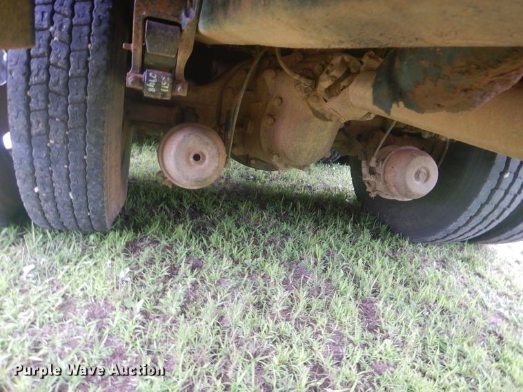 image for item DG8607 2000 Mack CH613  tank truck