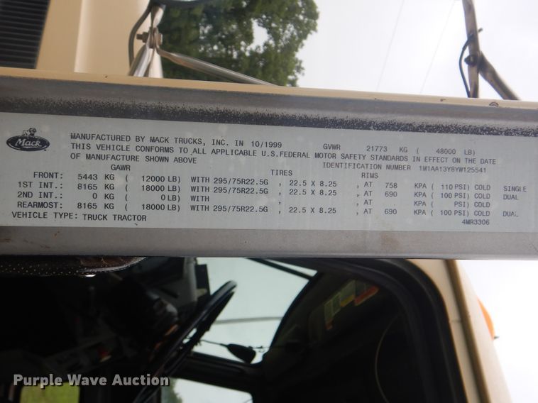 image for item DG8607 2000 Mack CH613  tank truck