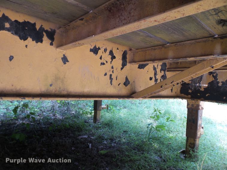 image for item DH3769 2003 Legend 26FD equipment trailer