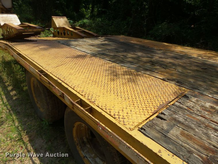 image for item DH3769 2003 Legend 26FD equipment trailer