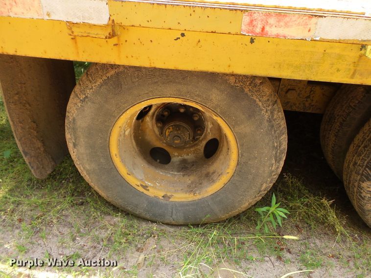 image for item DH3769 2003 Legend 26FD equipment trailer