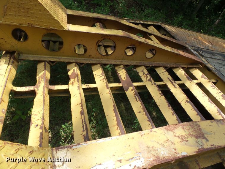 image for item DH3769 2003 Legend 26FD equipment trailer