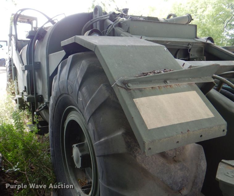 image for item DH5339 1983 Caterpillar 613B  water wagon